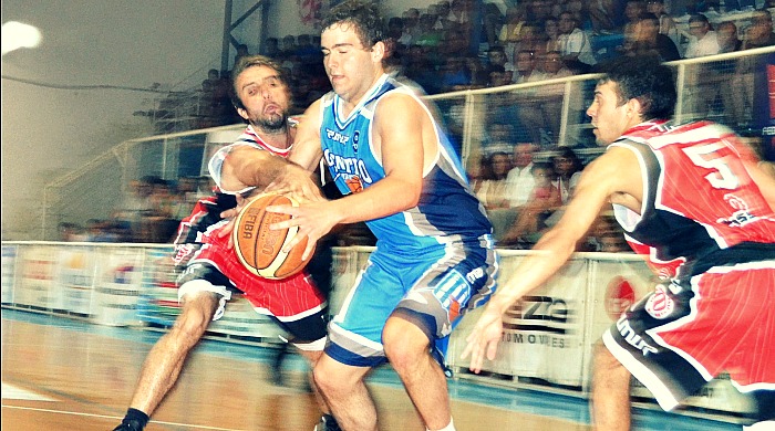 0 Poderoso el chiquitín. Franco Fogolín esc apa a Nebbia y Hospital.