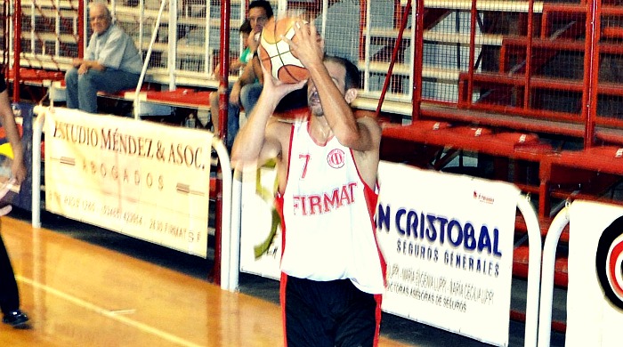 Apunta y gatilla. Fabbrini anotÃ³ 8 triples.