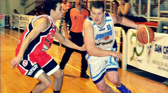 Karma Rojo. El Chocho Cordera volvio a amargar al Firmat FBC.