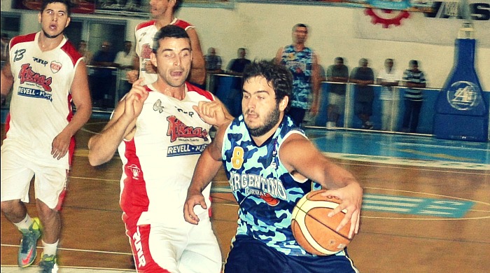 Franco Fogolin encara a Leo Carpanetti