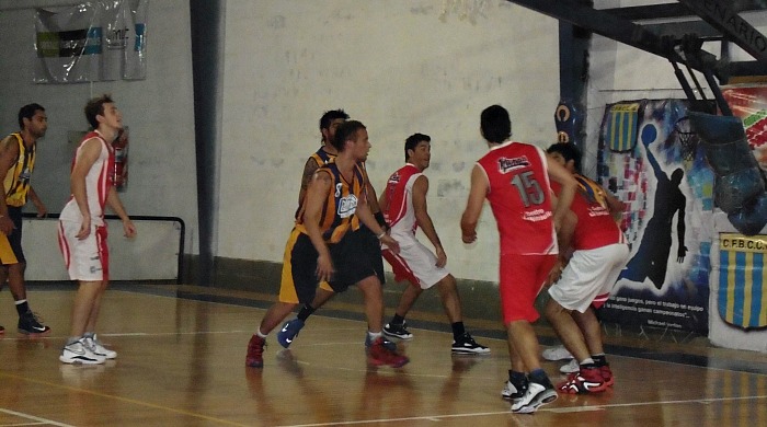 Choque de venadenses. Centenario recibe a Atenas esta noche.