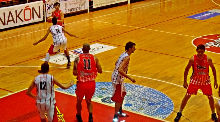 No lo dejó escapar. Firmat aprovechó la localía y ganó.