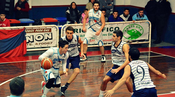 El sábado. Argentino aplastó a Sportsman para llegar a la final.