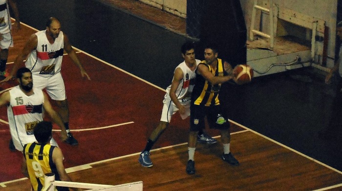 Noche de clásico. Centenario y Olimpia juegan hoy.
