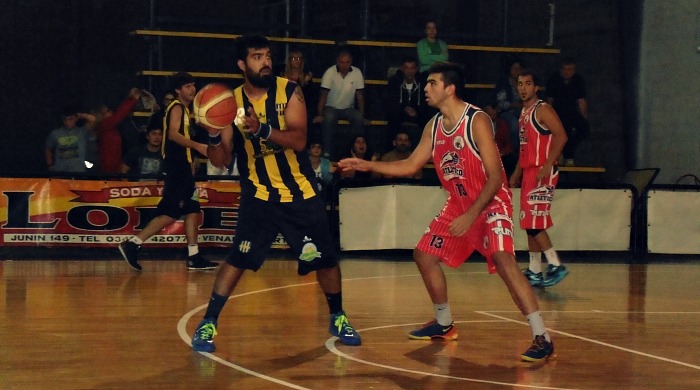 En Elortondo. Esta noche juegan Atlético ante Centenario.