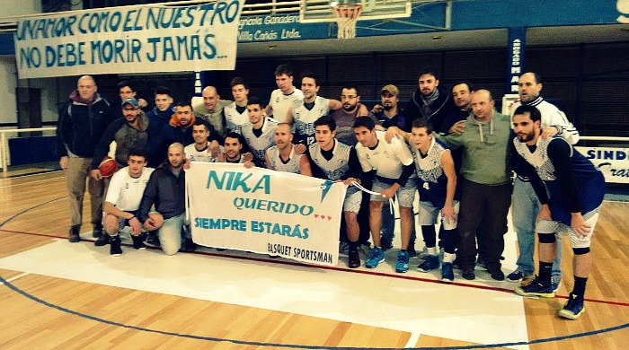 Recuerdo. Sportsman con la bandera de ‘Nica’ Alvarez.