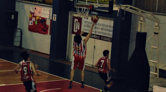 En bandeja. Fernando Crespi llega a la conversión.