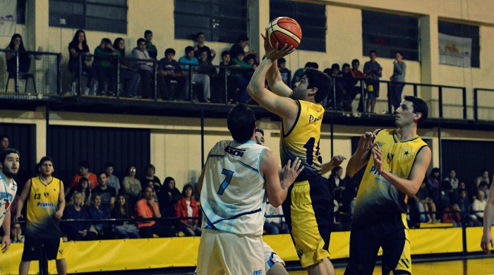 La figura en acción. Jesús Belza, arma letal de Peñarol.